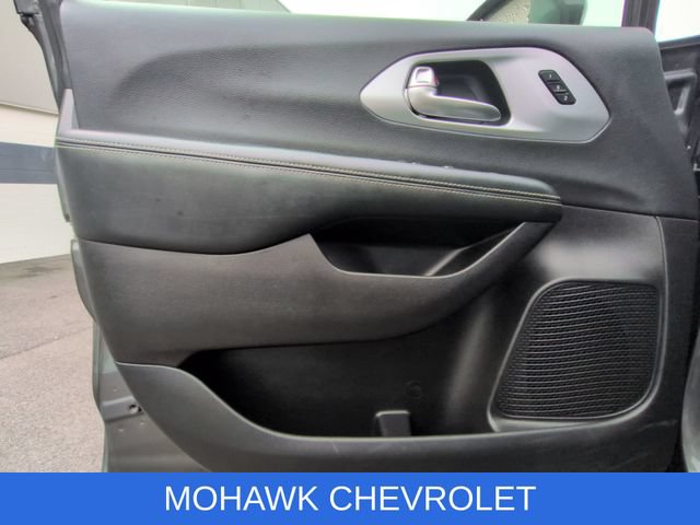 Used 2022 Chrysler Pacifica Touring-L w/ S Appearance Package AWD/4WD image 22