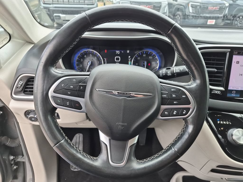 Used 2022 Chrysler Pacifica Touring-L FWD image 21