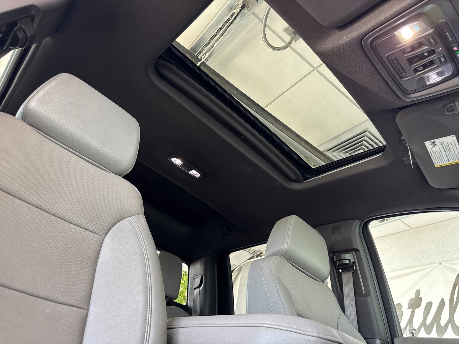 Used 2024 GMC Sierra 1500 SLT w/ SLT Convenience Package image 18