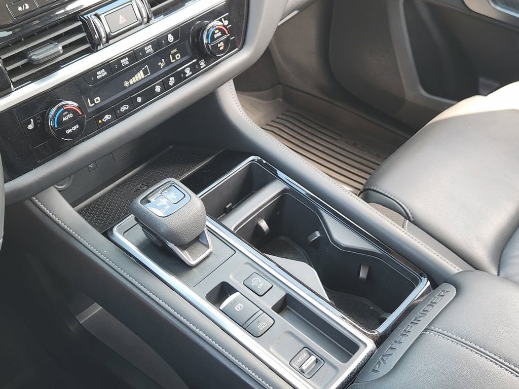 Used 2024 Nissan Pathfinder SL image 15