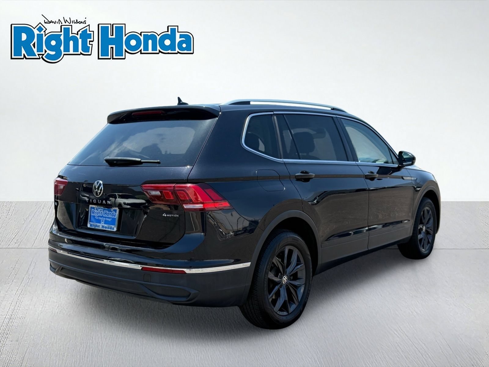 Used 2024 Volkswagen Tiguan SE AWD/4WD image 8
