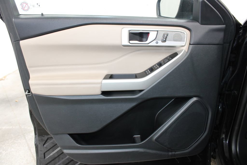Used 2023 Ford Explorer Limited image 18