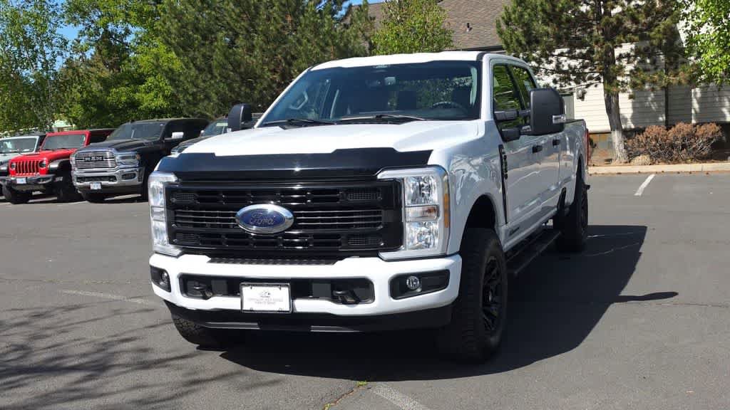Used 2023 Ford F350 XLT AWD/4WD image 4