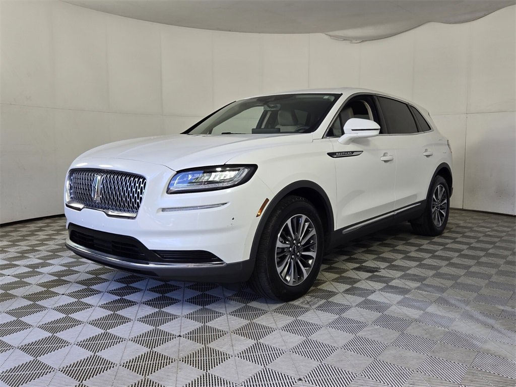 Used 2023 Lincoln Nautilus FWD w/ Premium Package image 4
