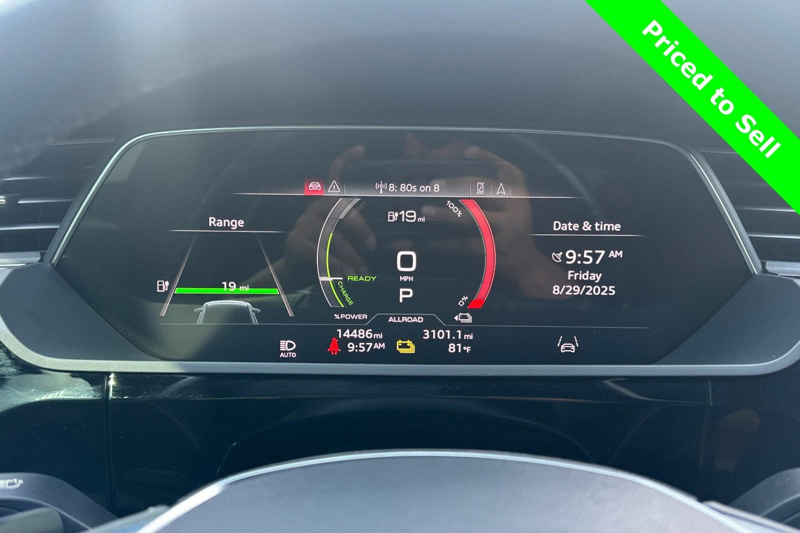 Used 2024 Audi Q8 e-tron Premium image 33