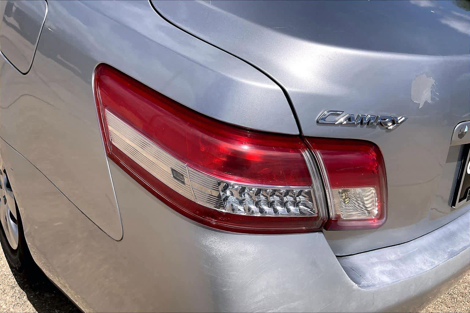 Used 2010 Toyota Camry LE FWD image 22