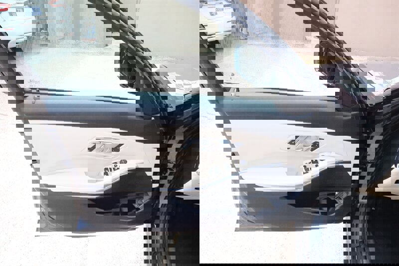 Used 2021 BMW 330e w/ Convenience Package image 10