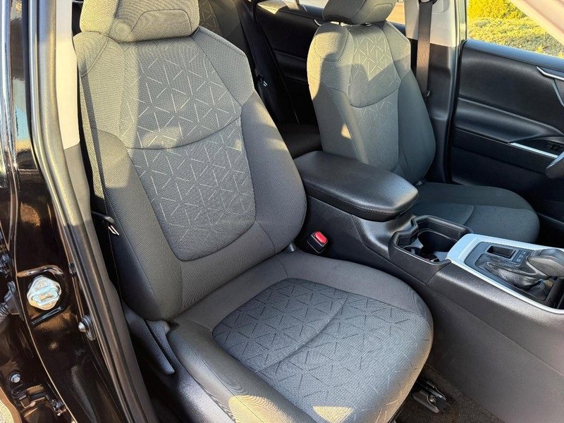 Used 2021 Toyota RAV4 XLE image 11