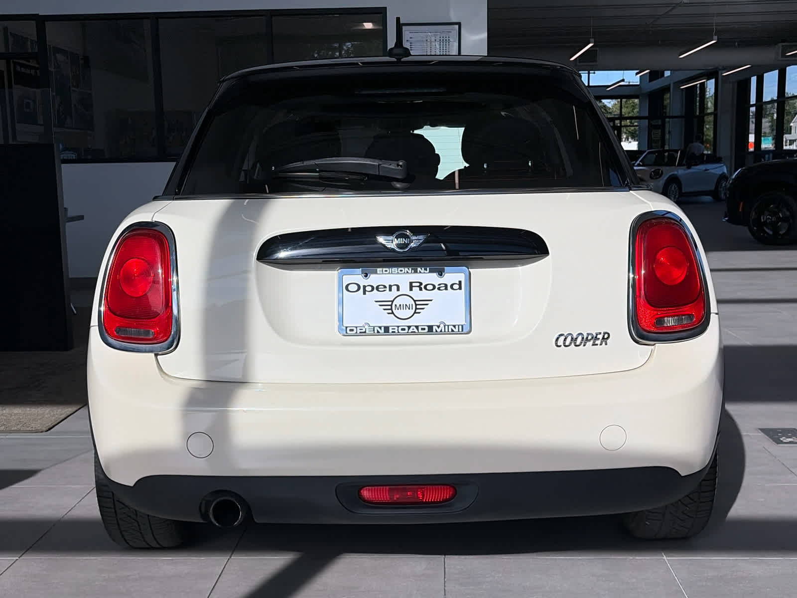 Used 2017 MINI Cooper 4-Door Hardtop FWD image 5