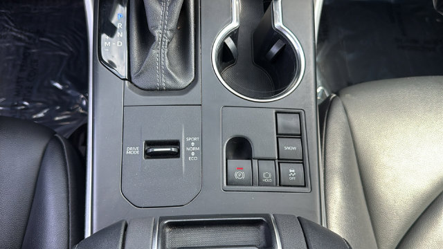 Used 2023 Toyota Highlander XLE FWD image 27