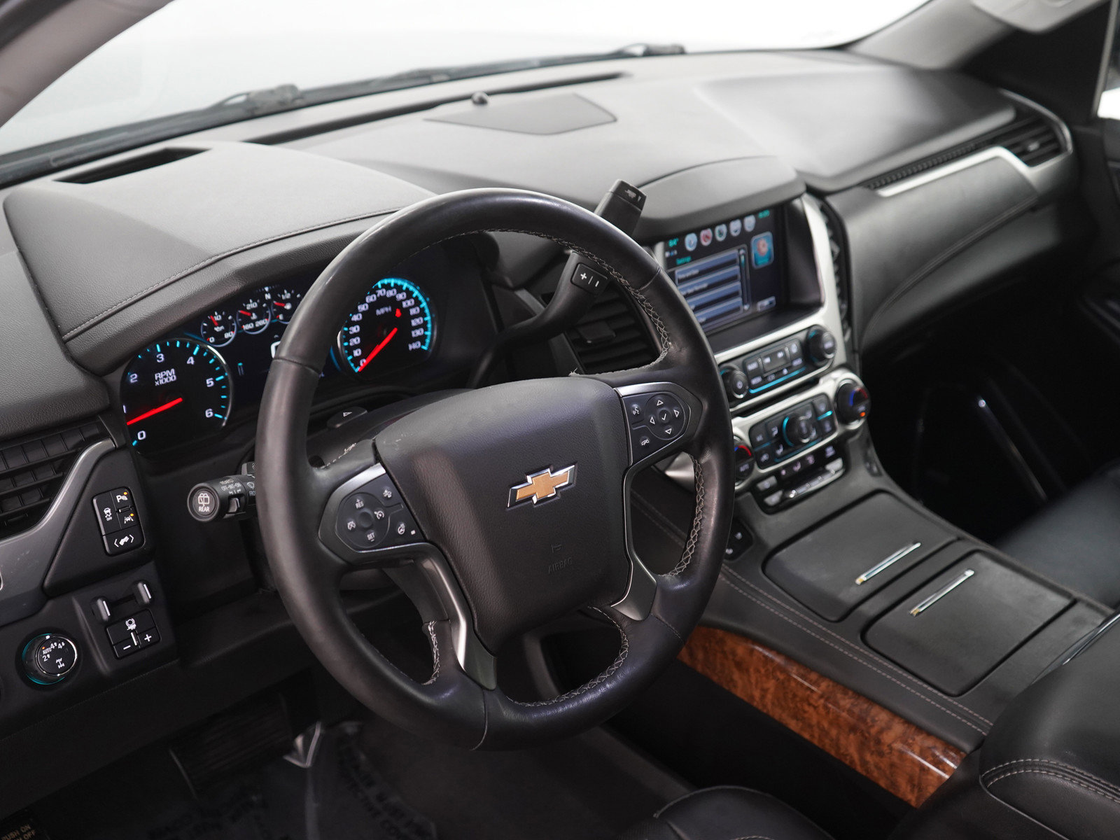 Used 2019 Chevrolet Suburban Premier AWD/4WD image 24