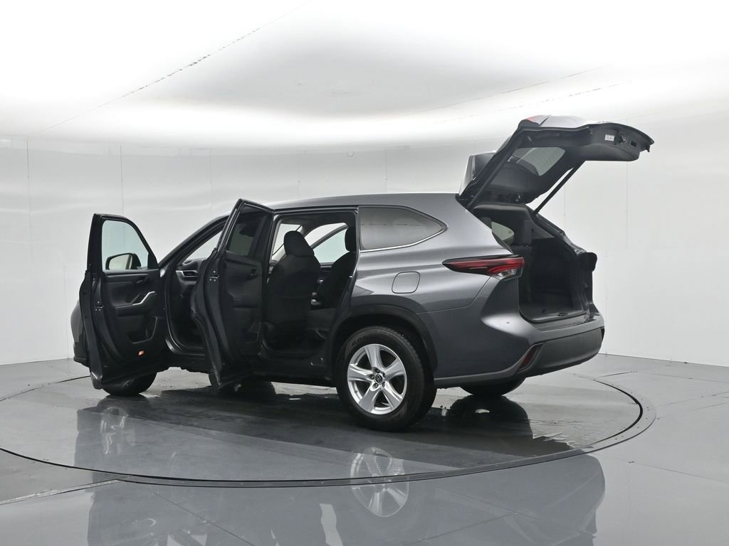 Used 2024 Toyota Highlander LE image 41