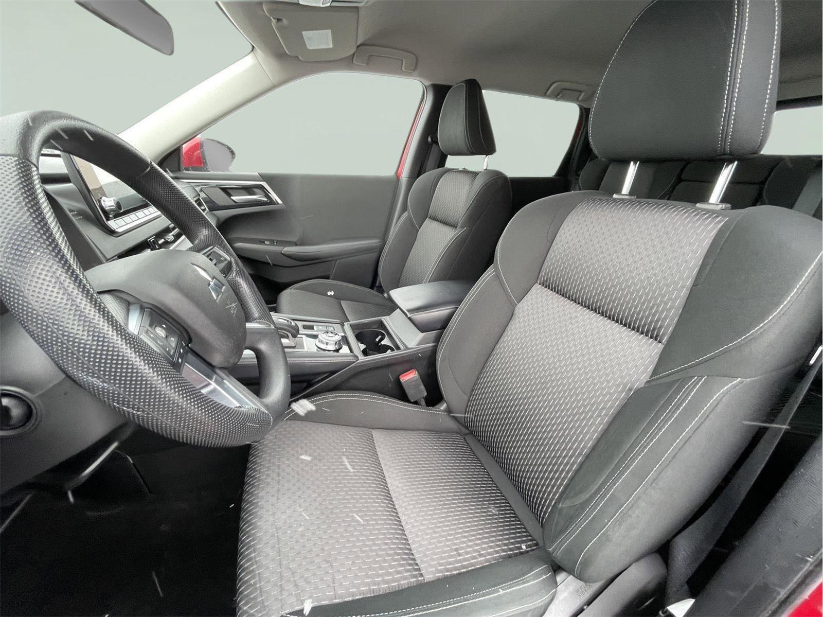 Used 2022 Mitsubishi Outlander ES image 13