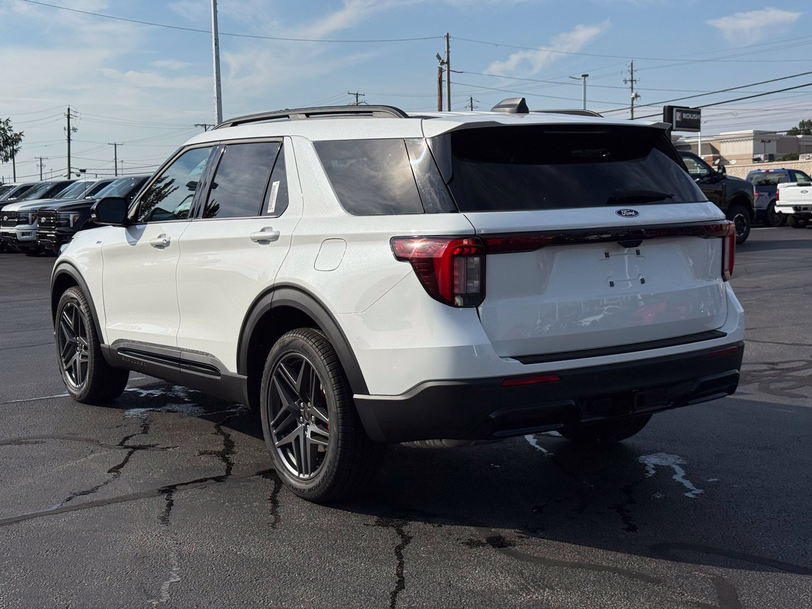New 2027 Ford Explorer ST-Line w/ Premium Package AWD/4WD image 3