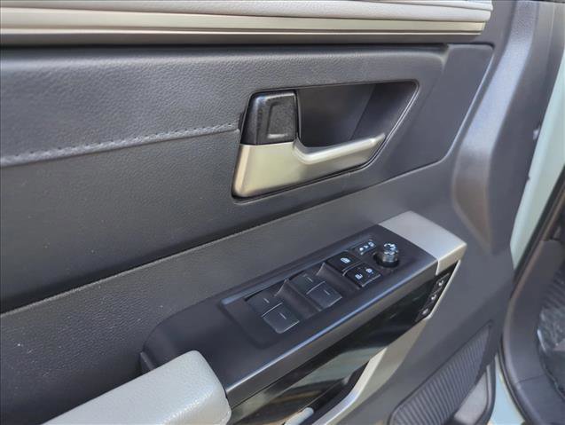 Used 2025 Toyota Tundra Limited AWD/4WD image 12