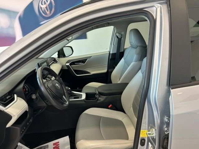 Used 2022 Toyota RAV4 XLE Premium AWD/4WD image 15