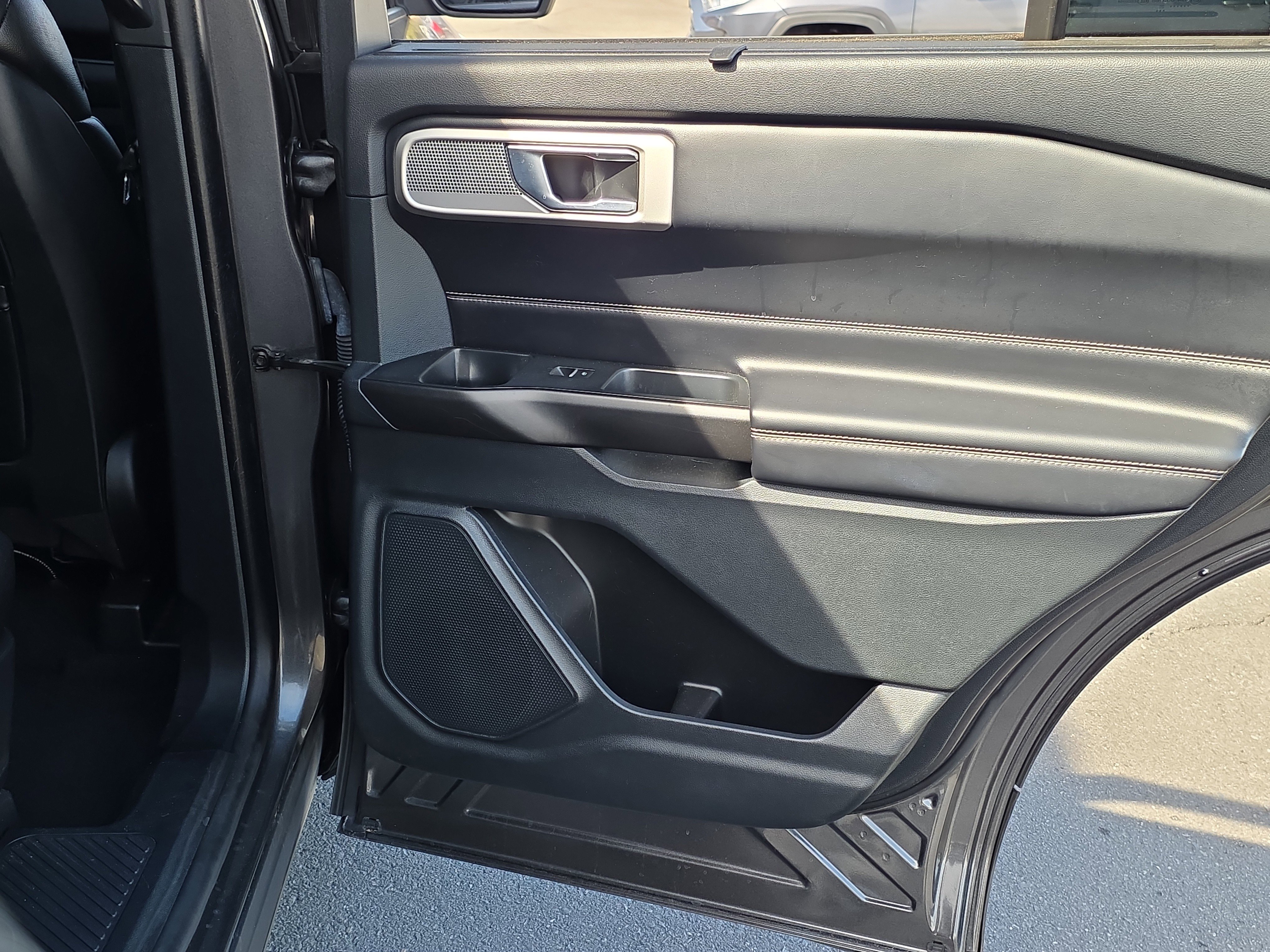 Used 2020 Ford Explorer ST image 30