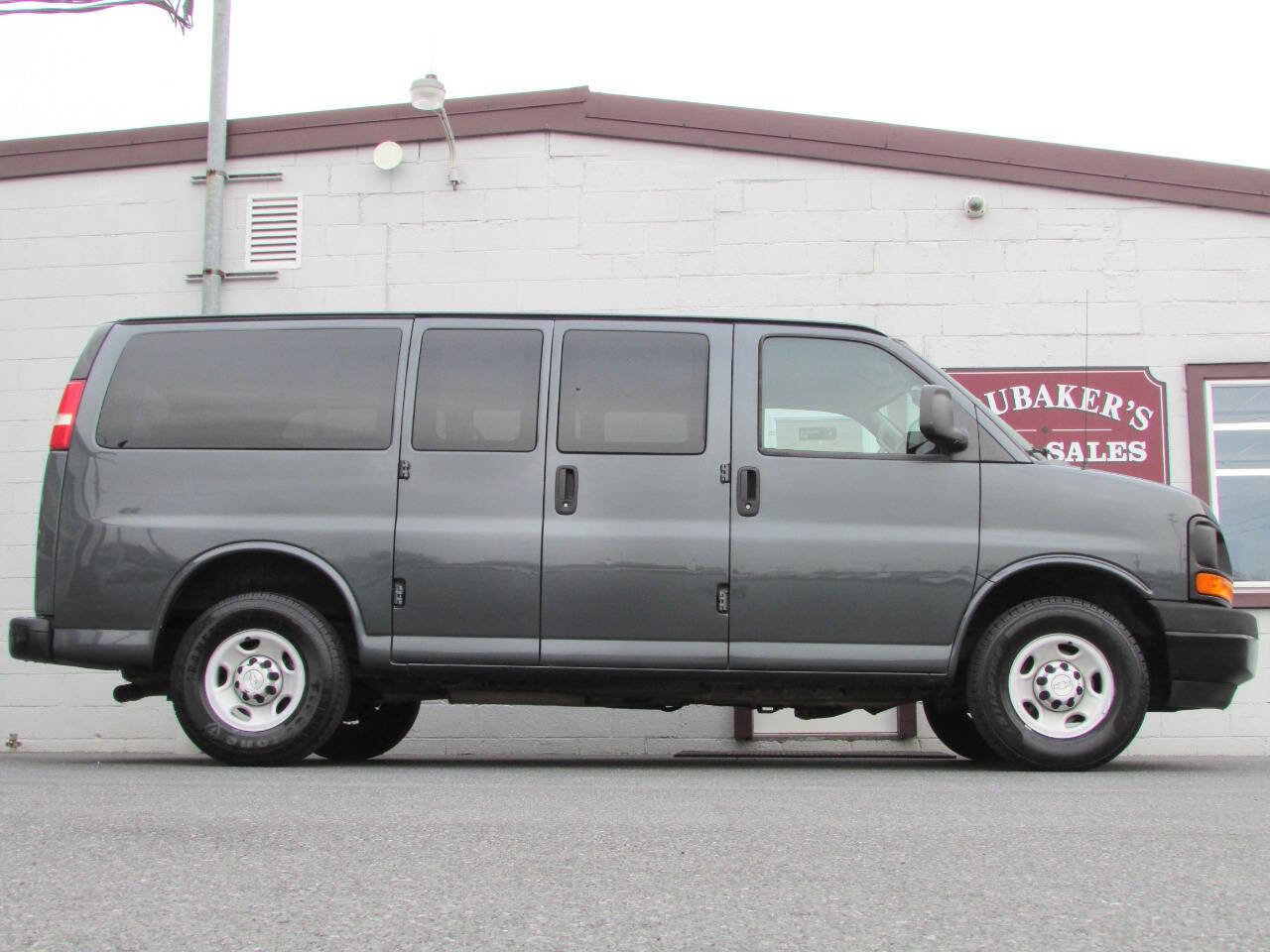 Used 2017 Chevrolet Express 2500 LS RWD image 9