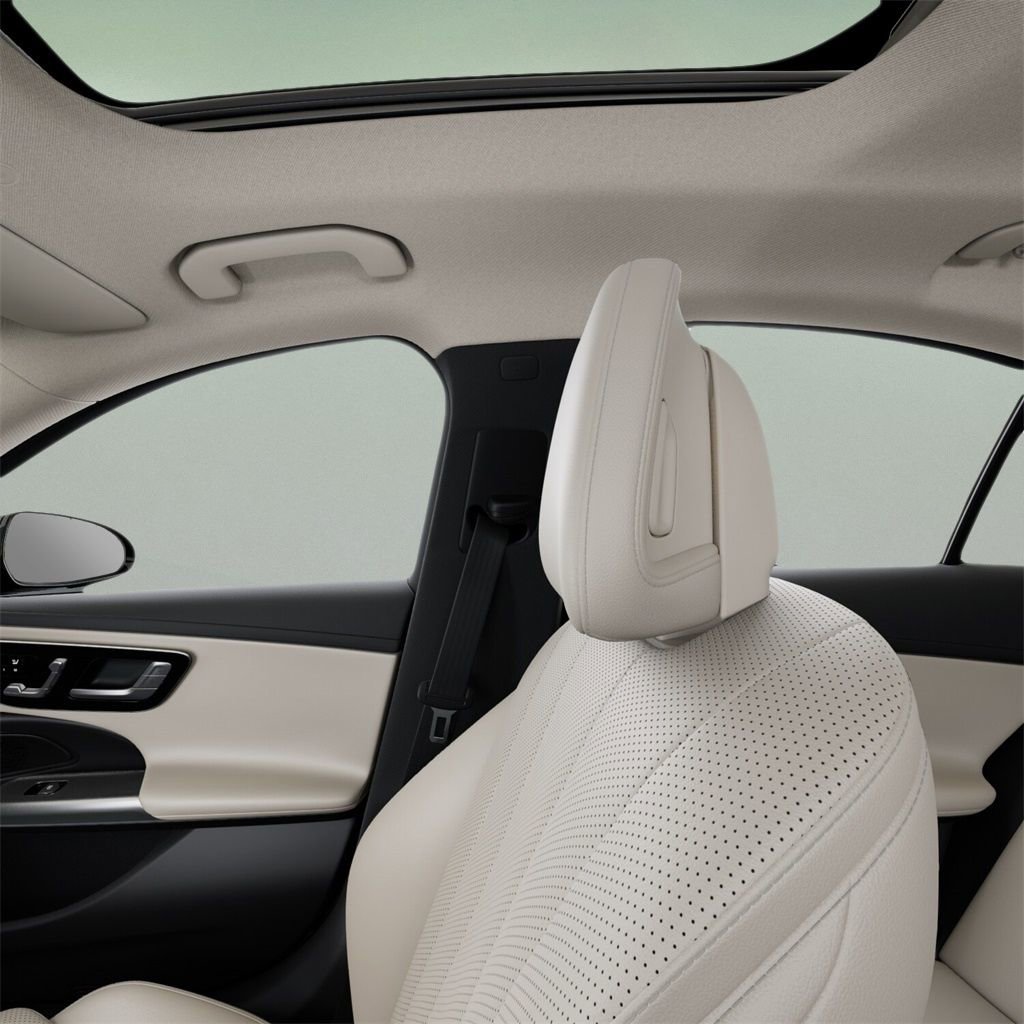 Used 2025 Mercedes-Benz E 350 Sedan image 26