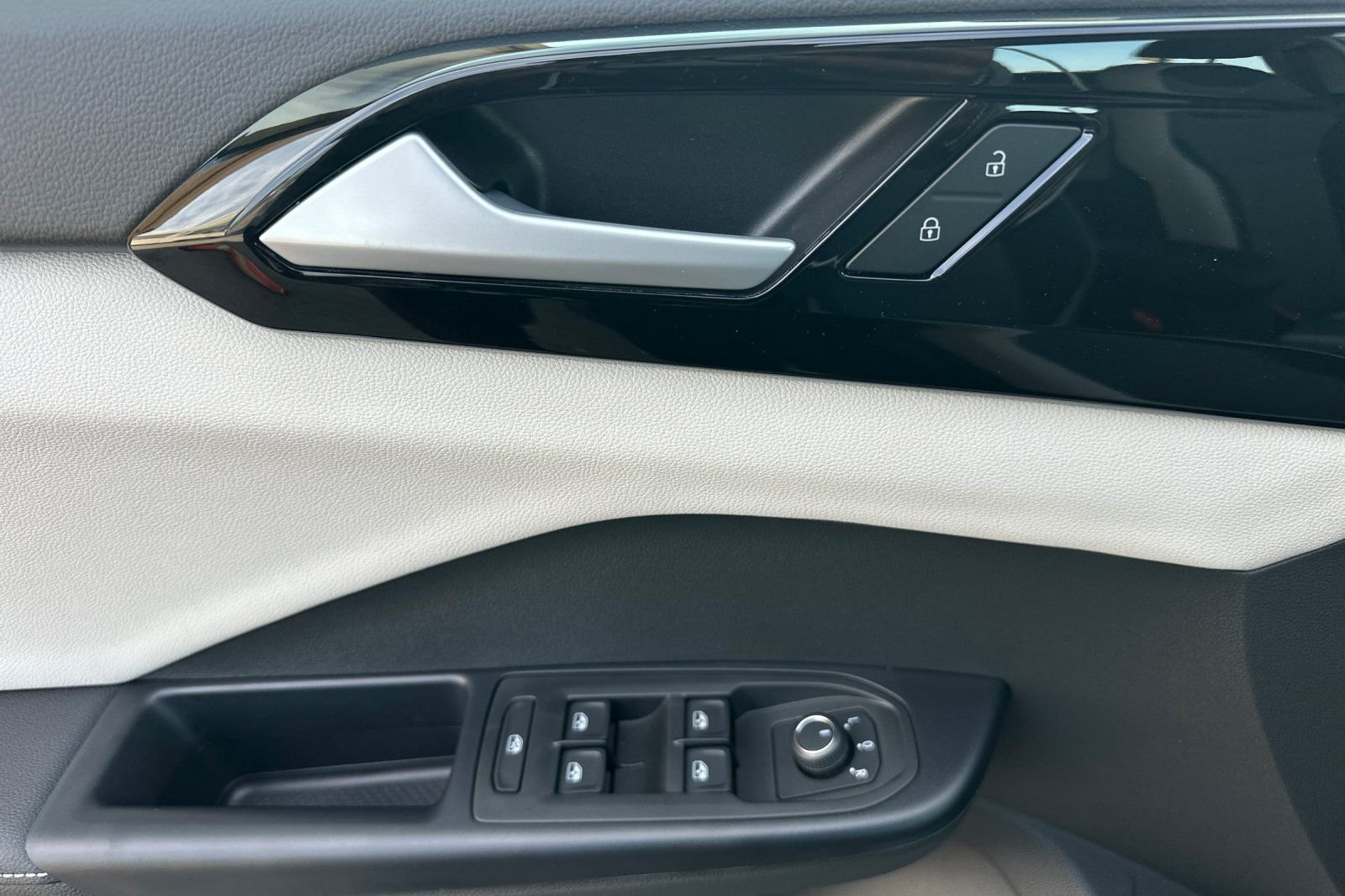 New 2027 Volkswagen Taos S FWD image 11