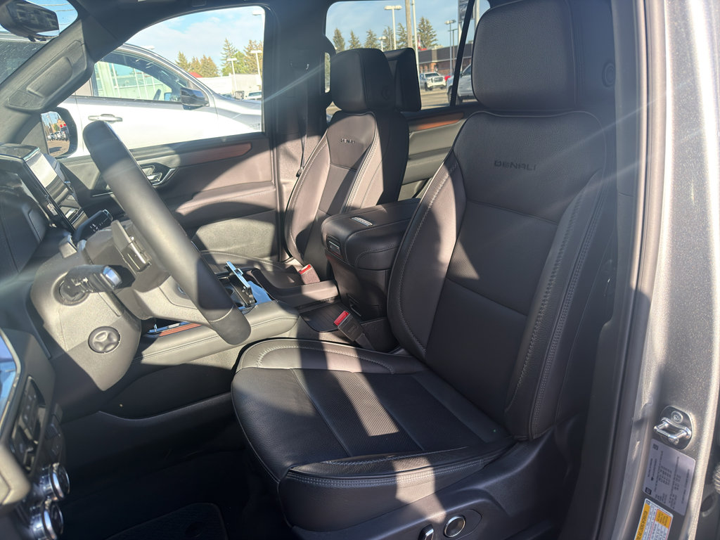 Used 2026 GMC Yukon XL Denali w/ Denali Reserve Package AWD/4WD image 7