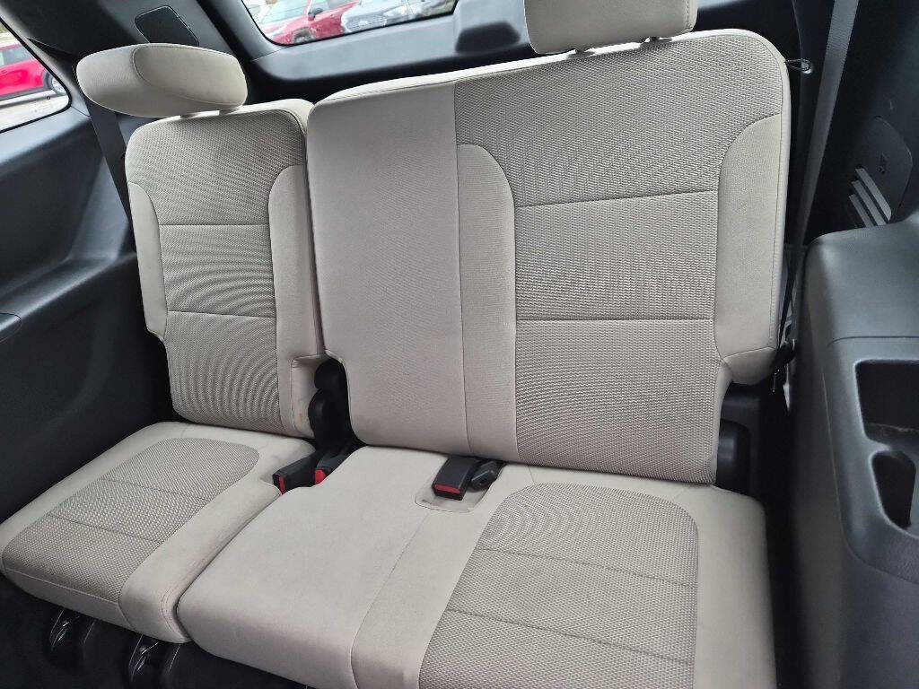 Used 2023 Chevrolet Traverse LS w/ Safety Package AWD/4WD image 13
