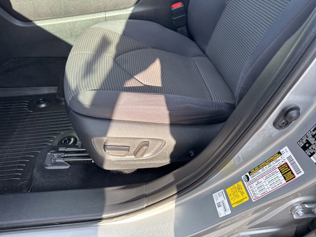 Used 2022 Toyota Highlander L image 18