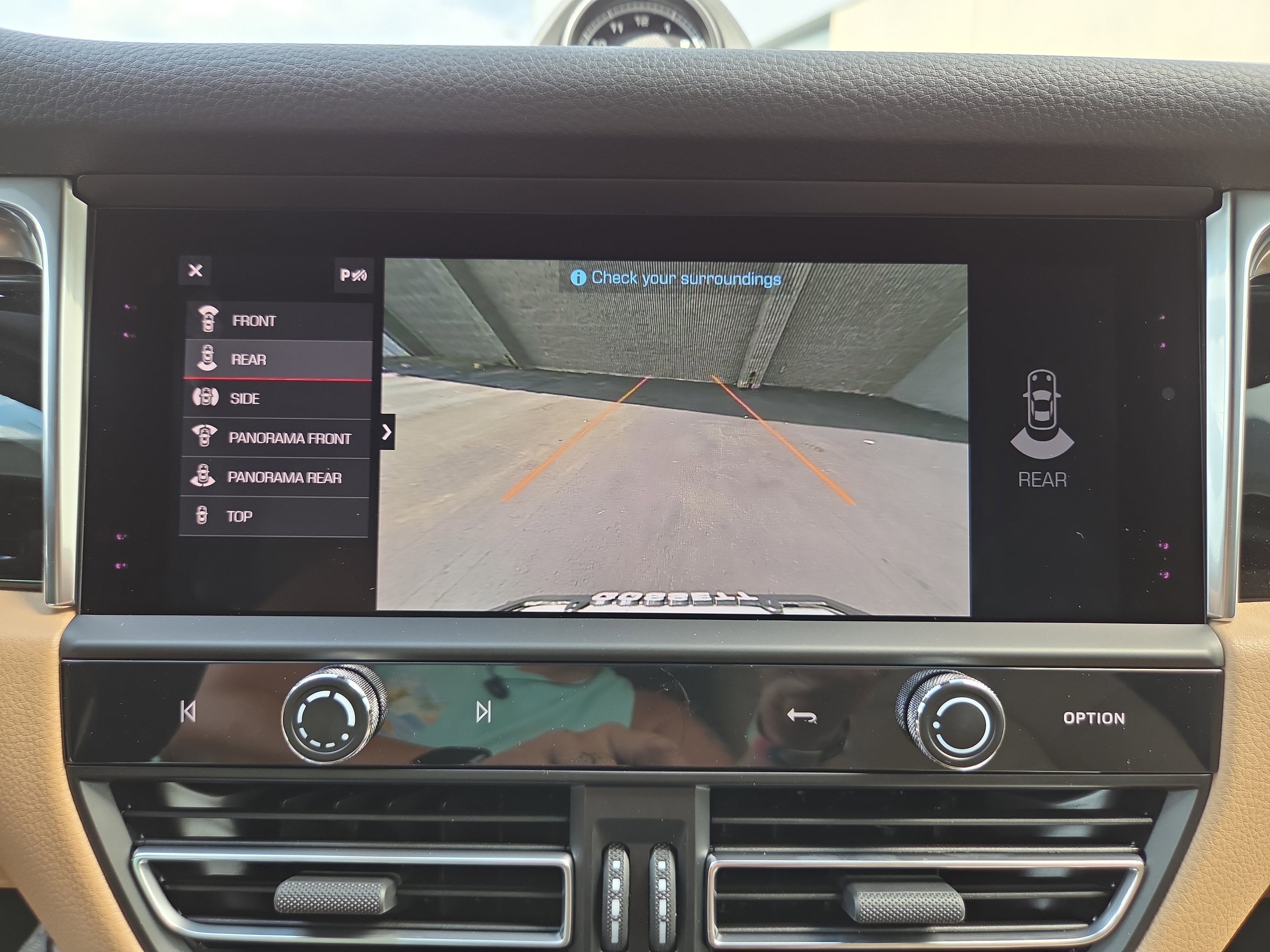 Used 2025 Porsche Macan AWD/4WD image 23