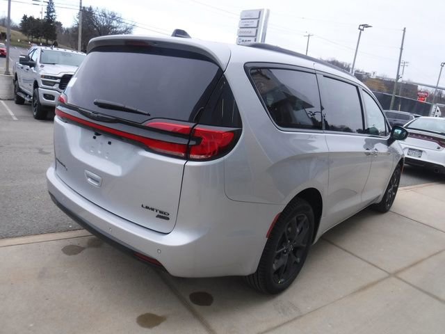 New 2026 Chrysler Pacifica Limited w/ S Appearance Package AWD/4WD image 8