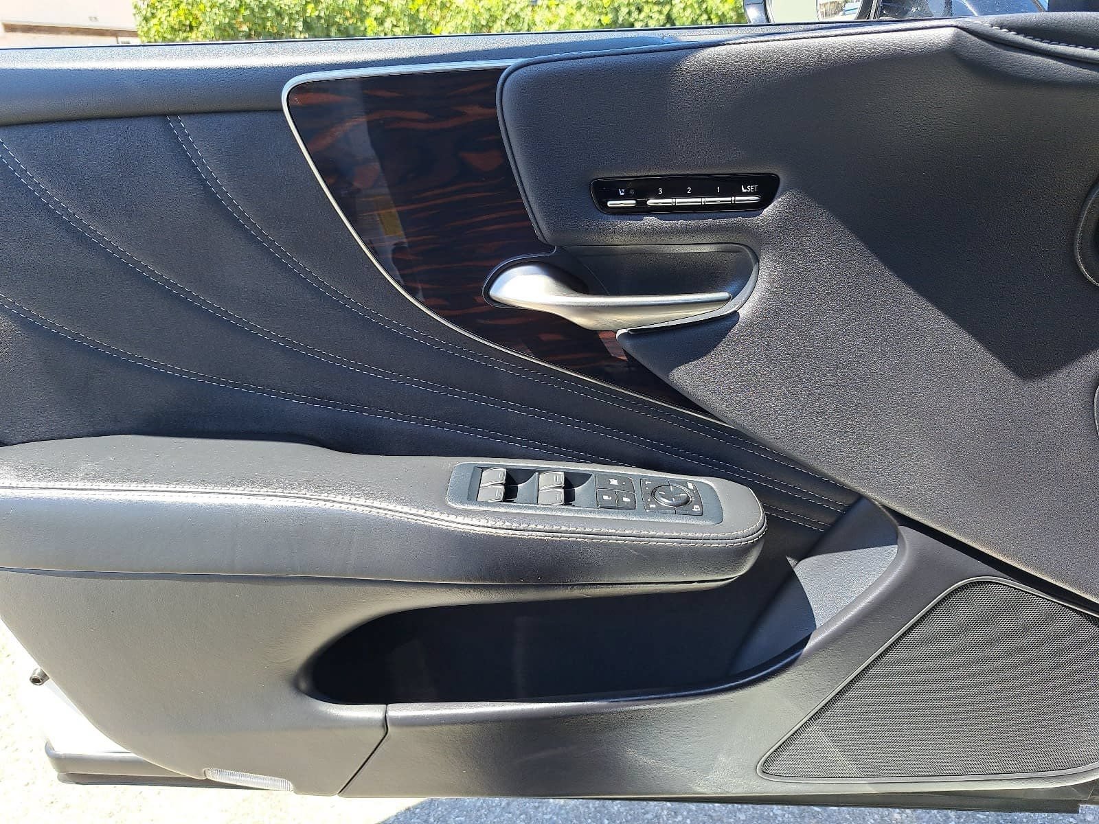 Used 2022 Lexus LS 500 AWD w/ Interior Upgrade Package image 29