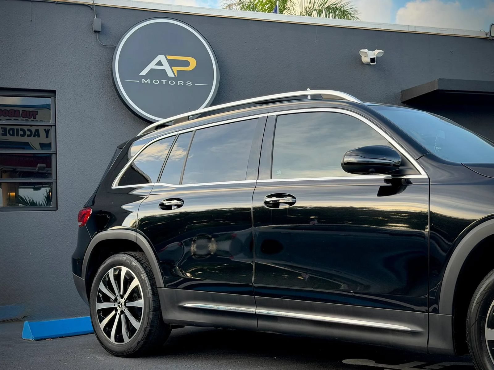 Used 2022 Mercedes-Benz GLB 250 w/ Premium Package image 15