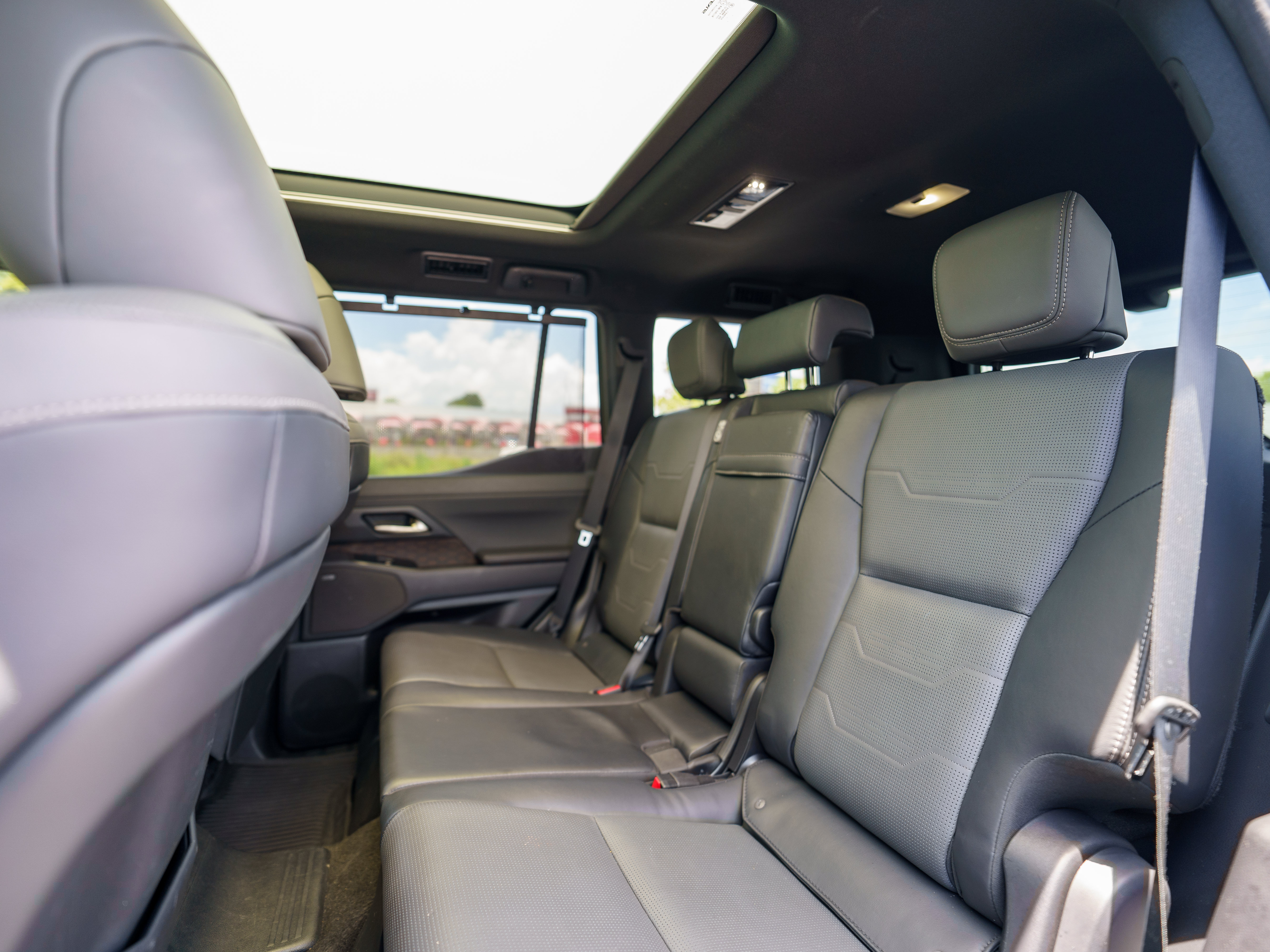 Used 2024 Lexus GX 550 w/ Accessory Package (2T) AWD/4WD image 10