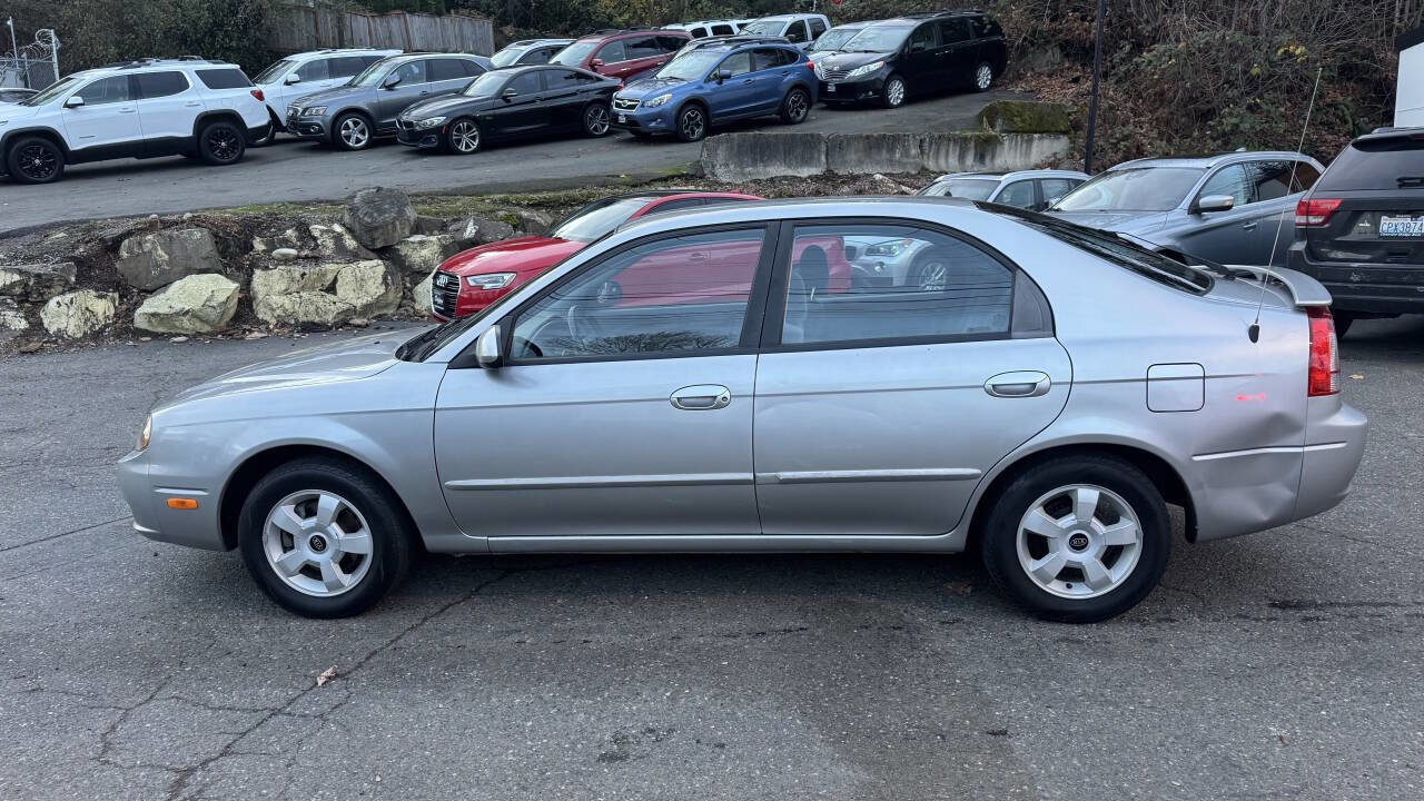 Used 2004 Kia Spectra Hatchback image 2