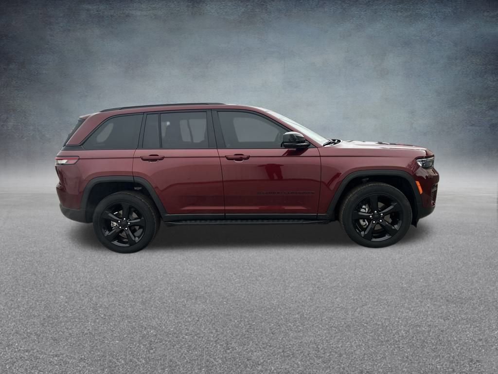 Used 2023 Jeep Grand Cherokee Altitude image 7