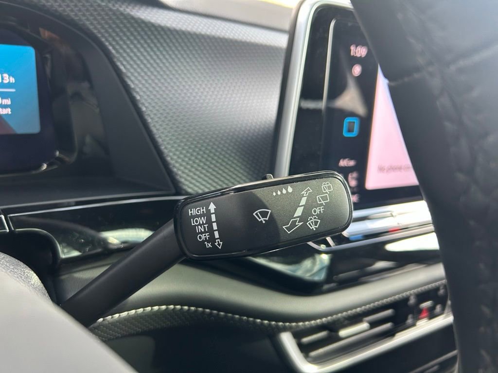 Used 2025 Volkswagen Atlas Cross Sport SEL Premium R-Line image 19