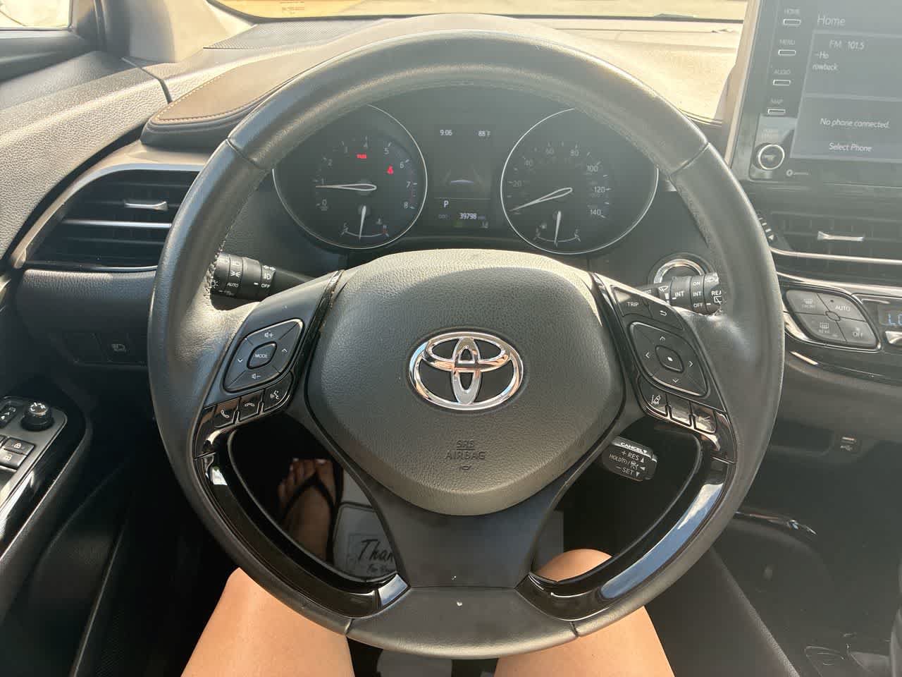 Used 2022 Toyota C-HR Limited FWD image 11