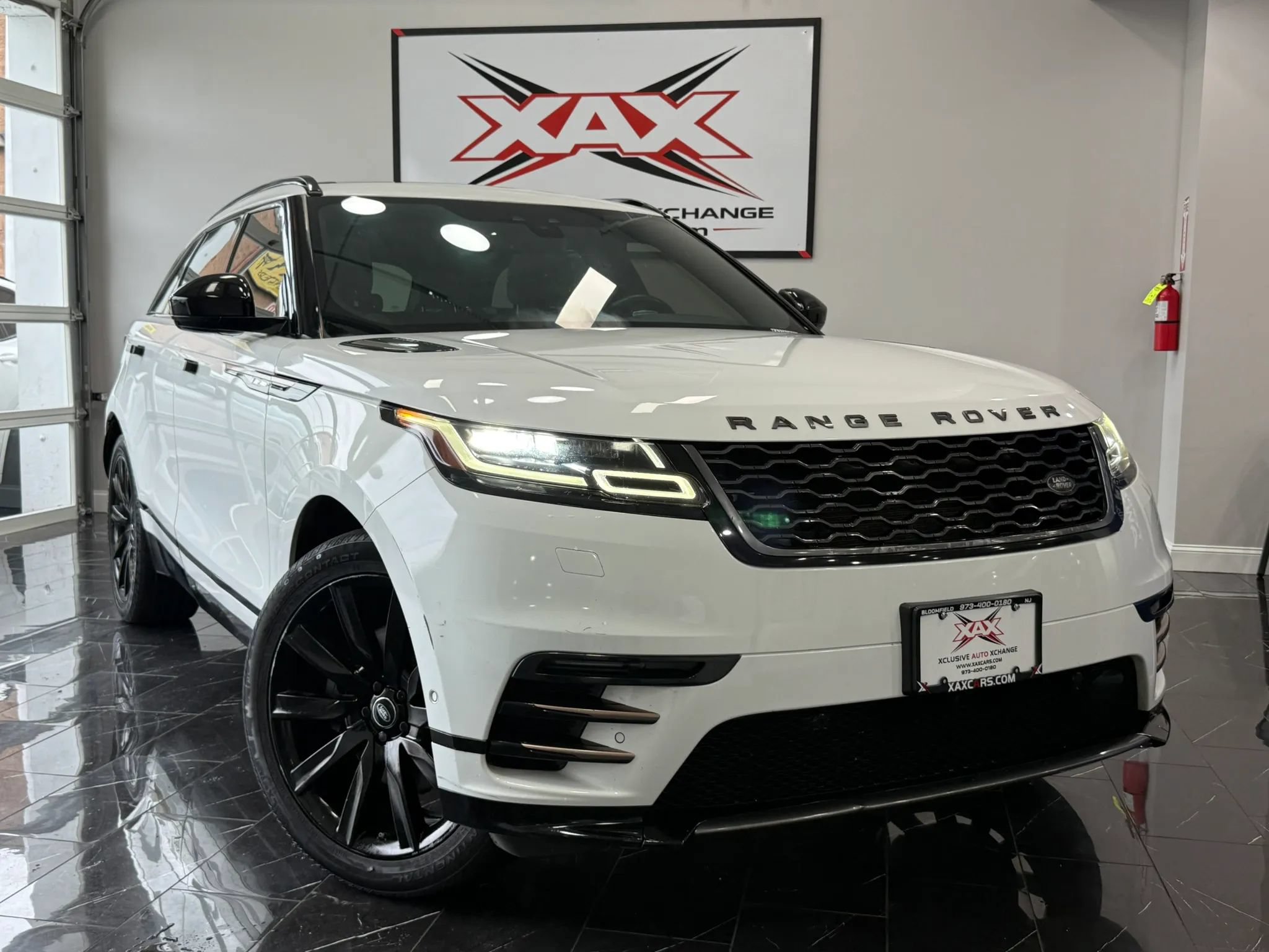 Used 2019 Land Rover Range Rover Velar R-Dynamic SE AWD/4WD image 1