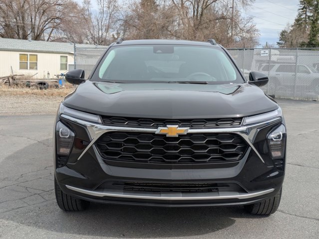 Used 2025 Chevrolet Trax LT image 2