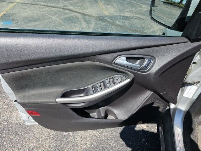 Used 2015 Ford Focus Titanium FWD image 20