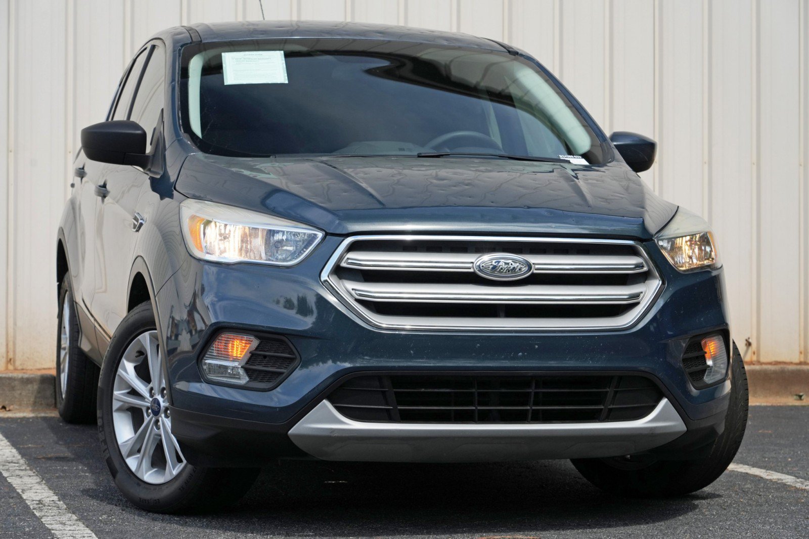 Used 2019 Ford Escape SE FWD image 2