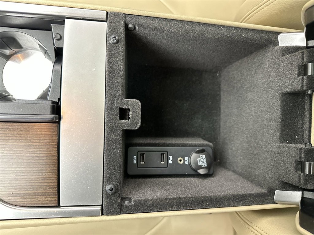 Used 2012 Jaguar XF image 21