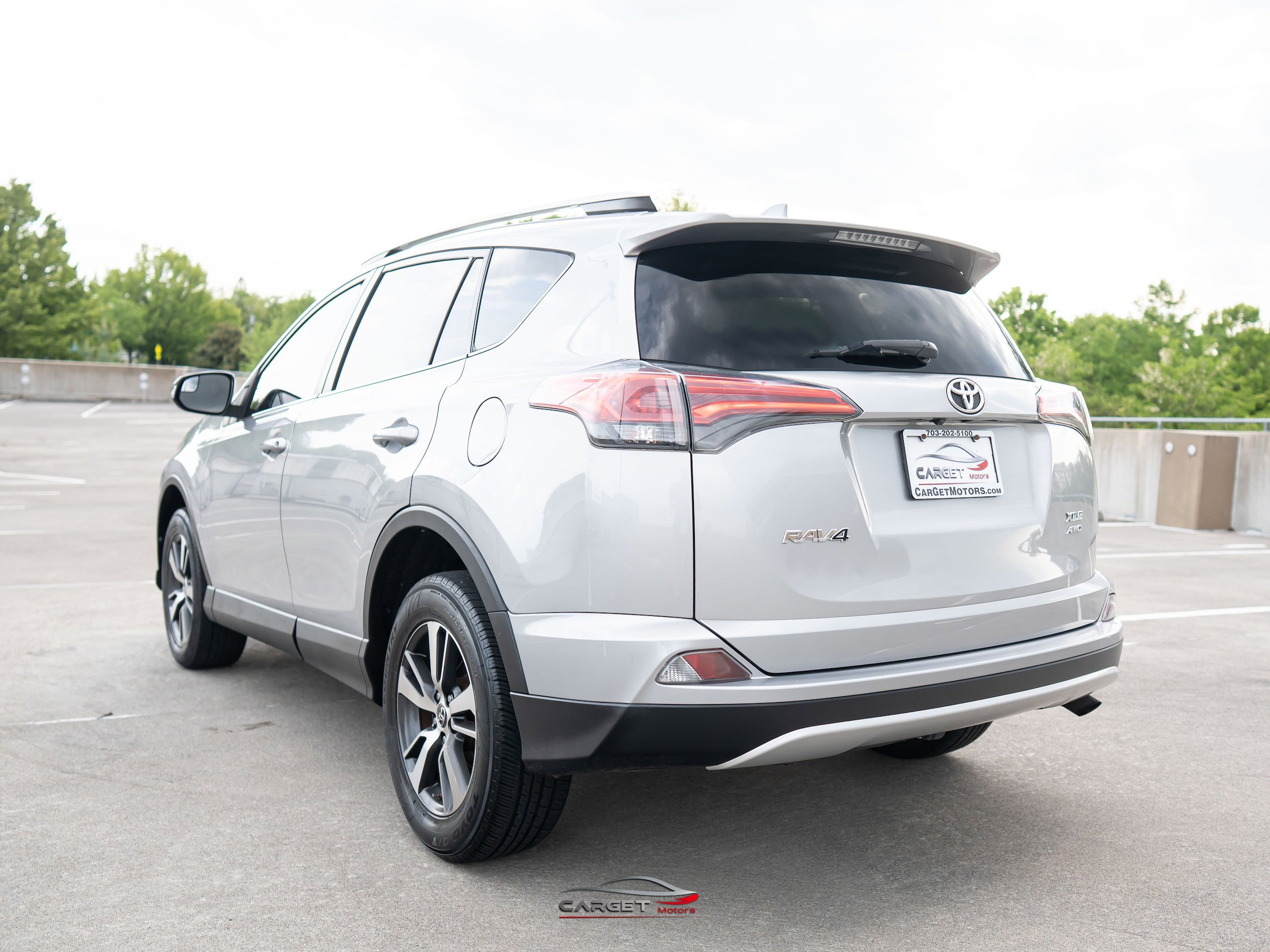 Used 2016 Toyota RAV4 XLE AWD/4WD image 5