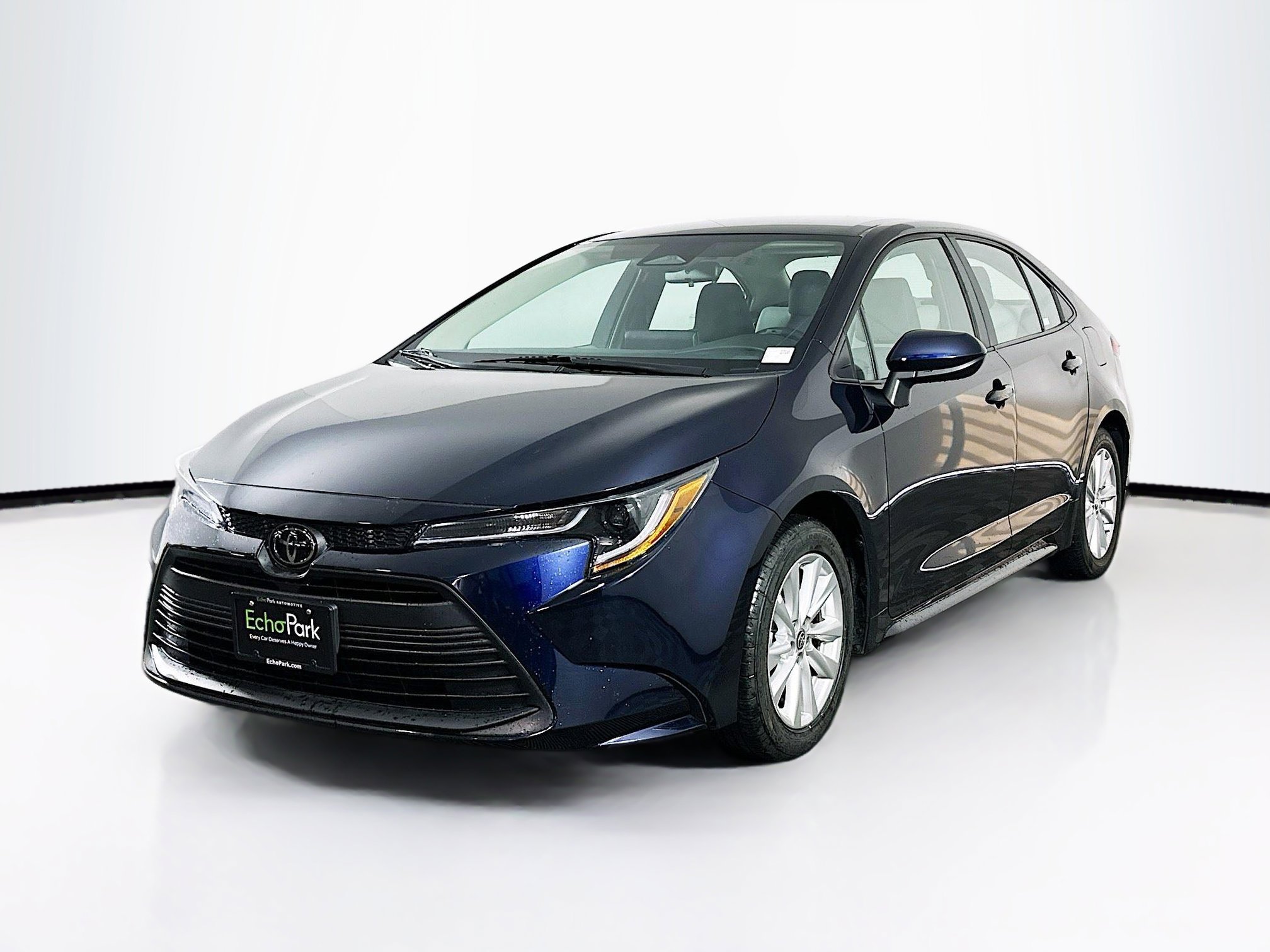 Used 2023 Toyota Corolla LE w/ LE Convenience Package image 3