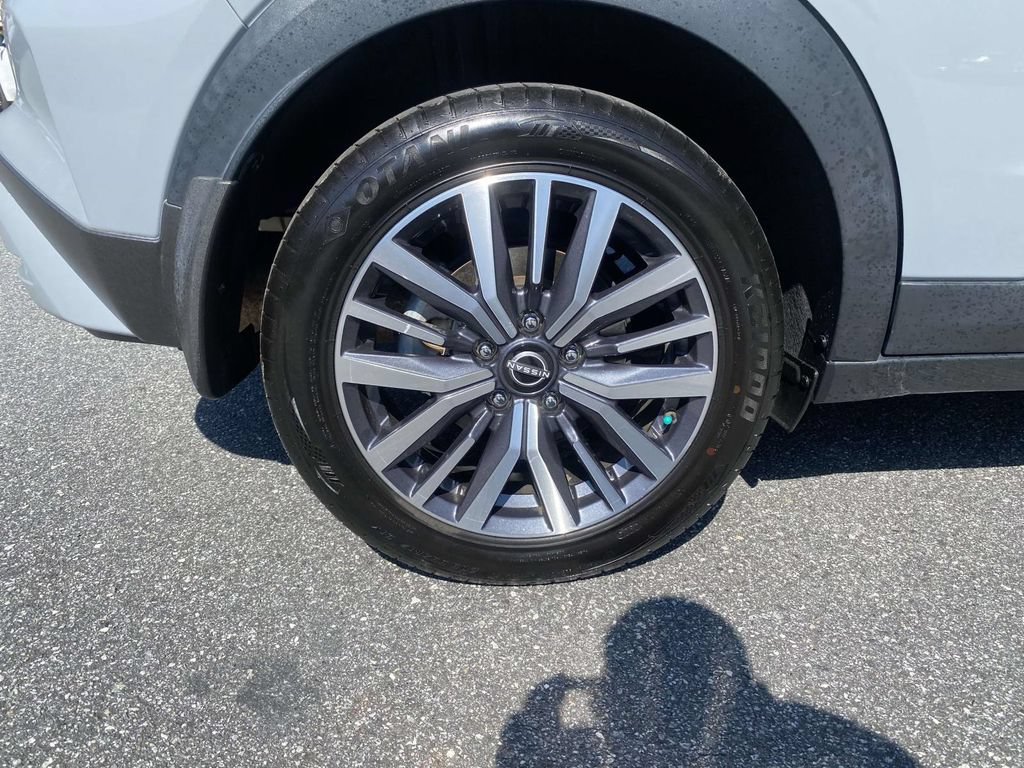 Used 2023 Nissan Kicks SV FWD image 9