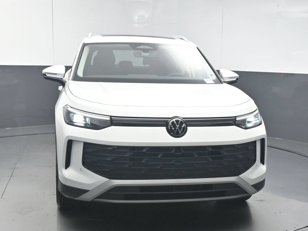 New 2026 Volkswagen Tiguan SE FWD image 3
