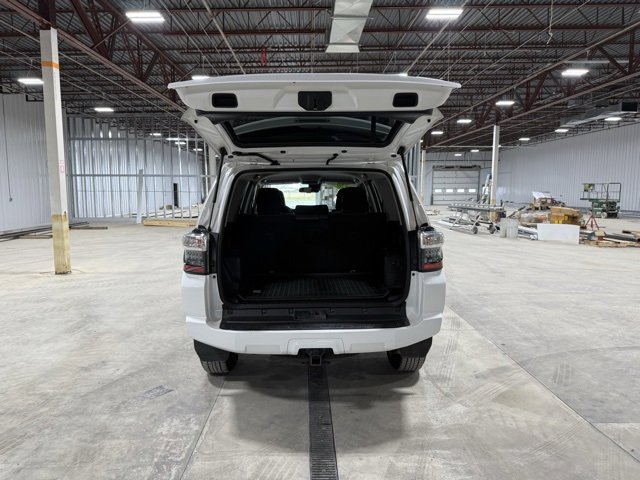 Used 2020 Toyota 4Runner SR5 image 31