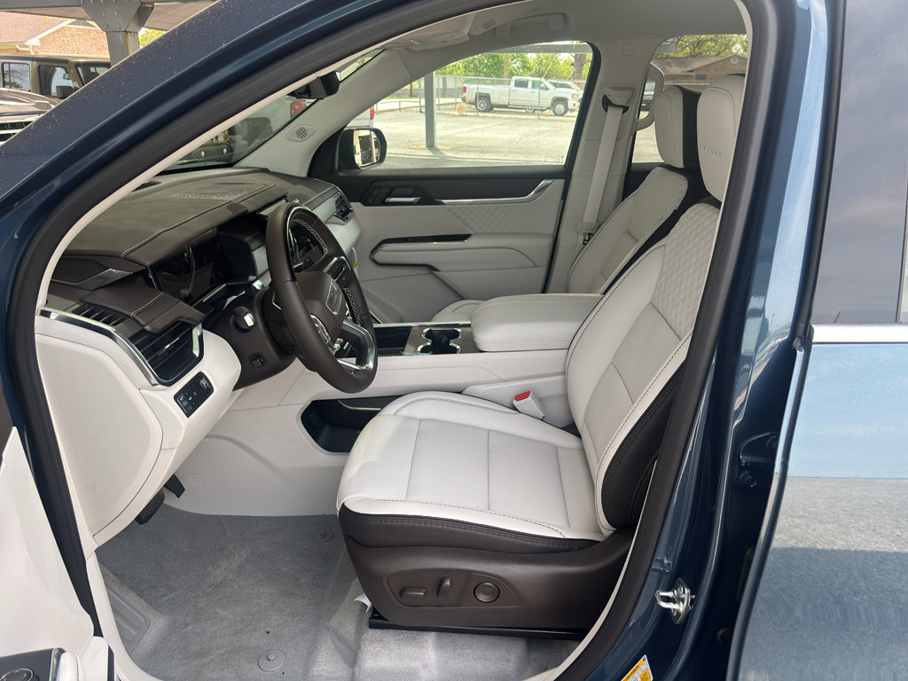 New 2026 GMC Acadia Denali w/ Super Cruise Package FWD image 12