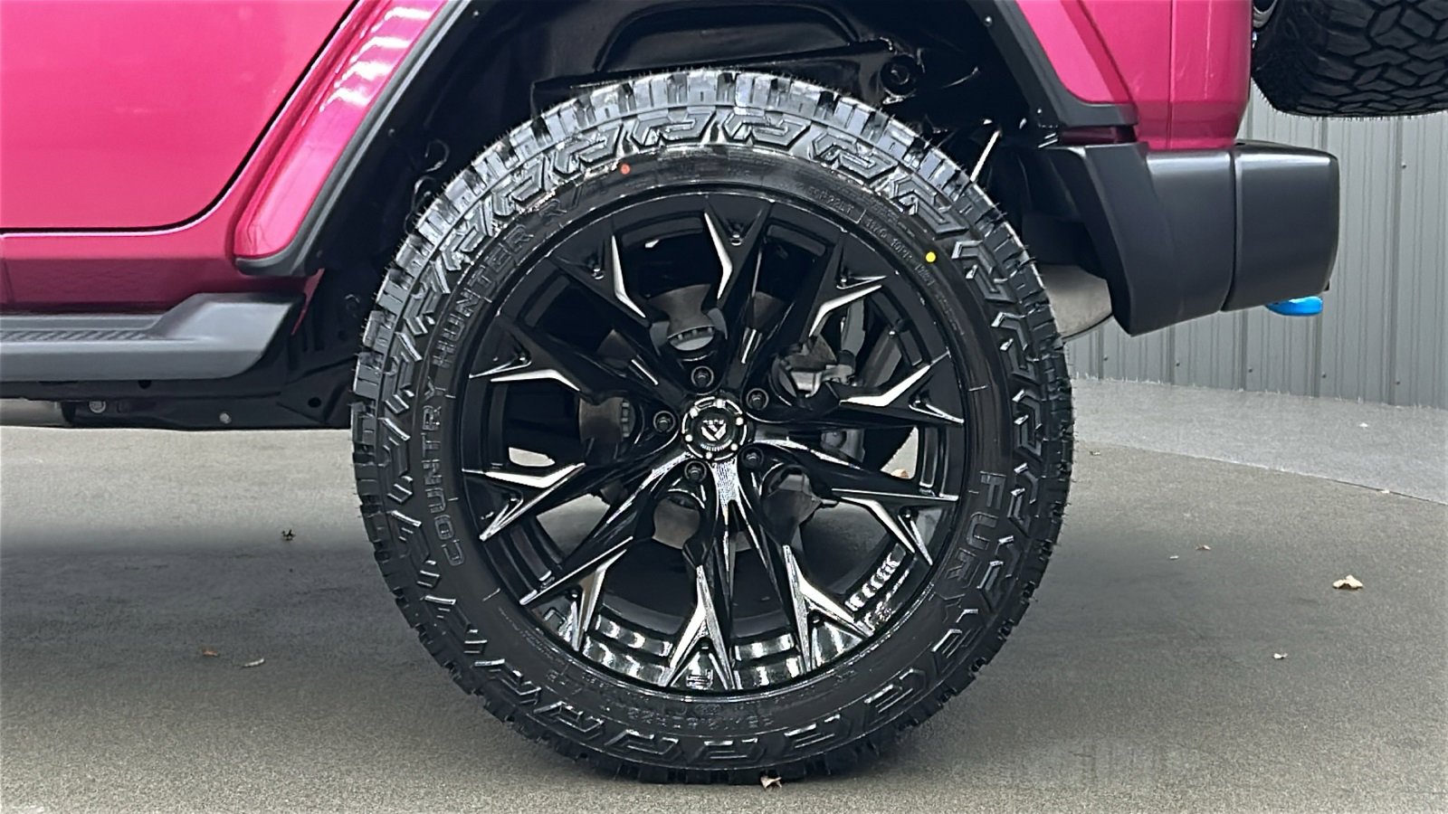 Used 2024 Jeep Wrangler Unlimited Sahara w/ Safety Group image 12