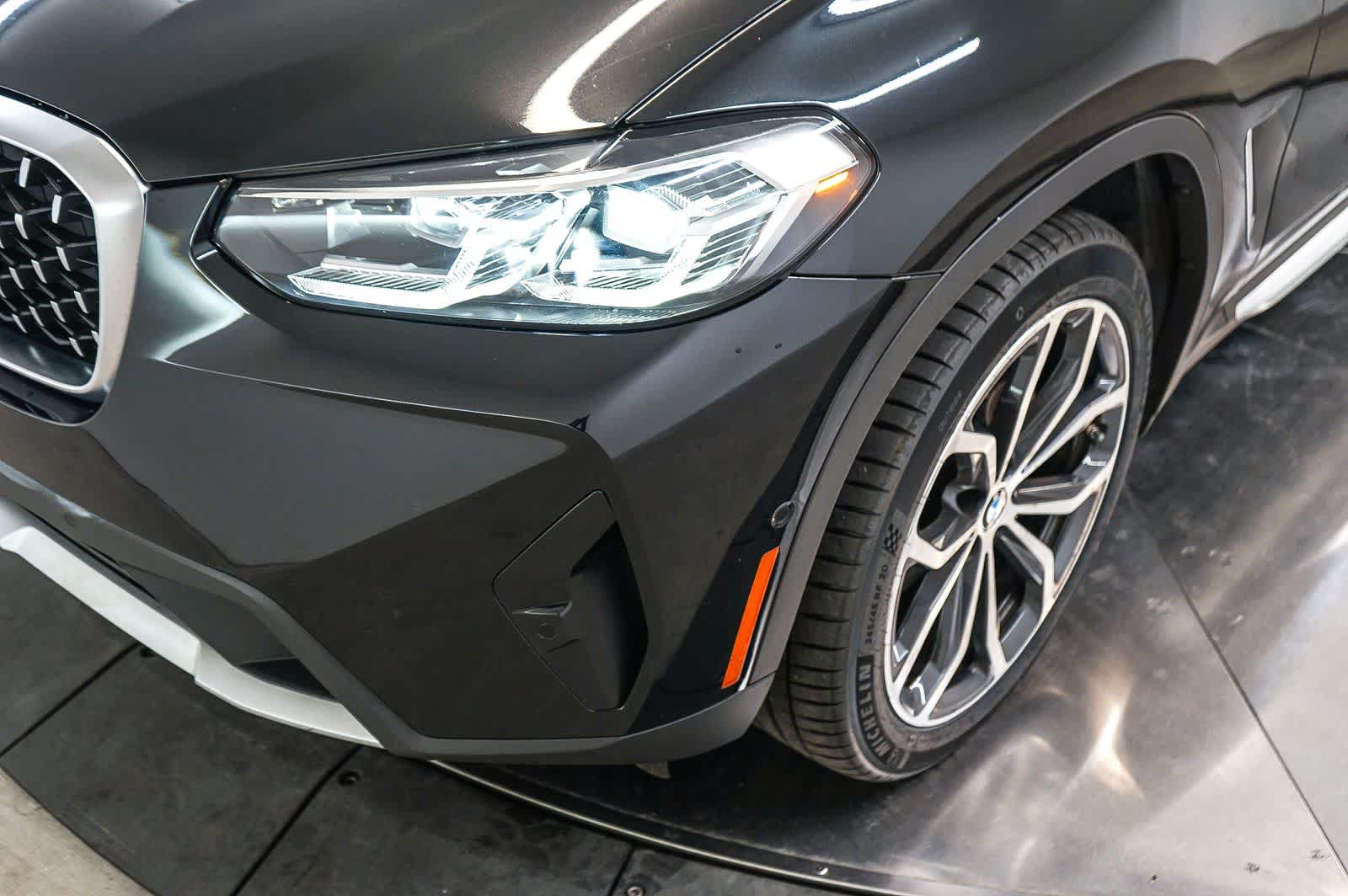 Used 2022 BMW X4 xDrive30i w/ Parking Assistance Package AWD/4WD image 16