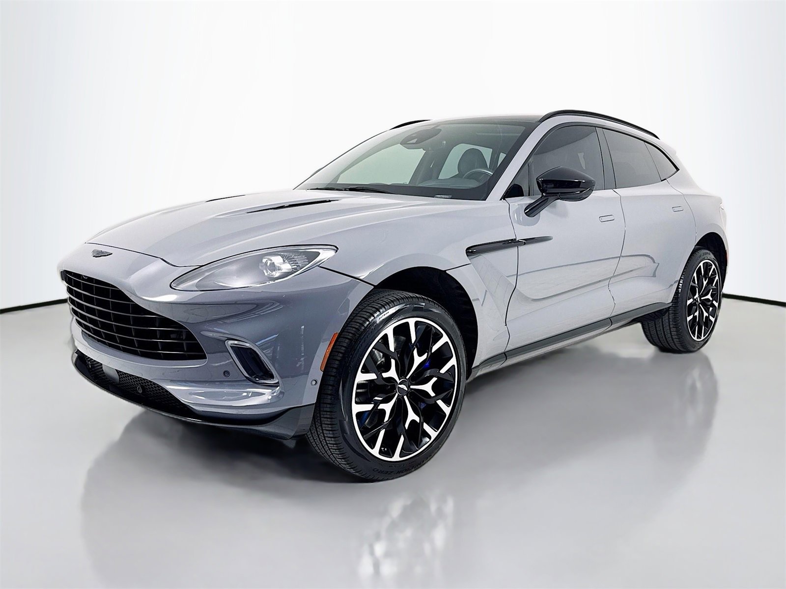 Used 2021 Aston Martin DBX image 3